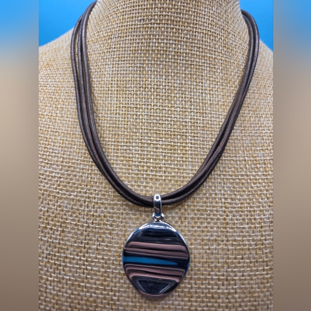 Silver Tone Pendant Necklace